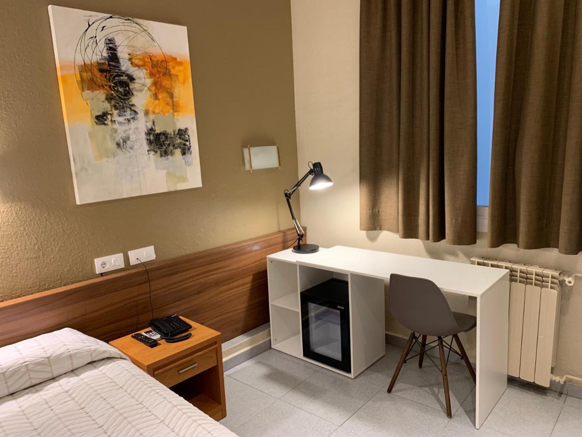 Hostal Iznajar Barcelona 2*