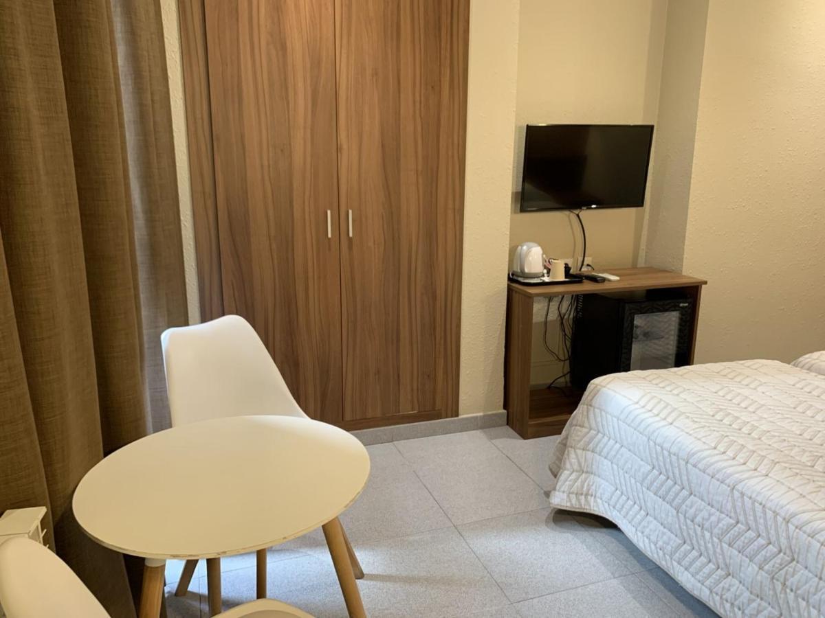 Hotel Hostal Iznajar Barcelona 2*