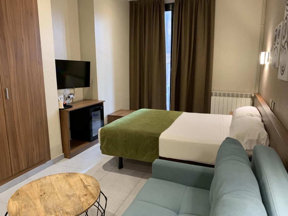 Hostal Iznajar Barcelona Hotel