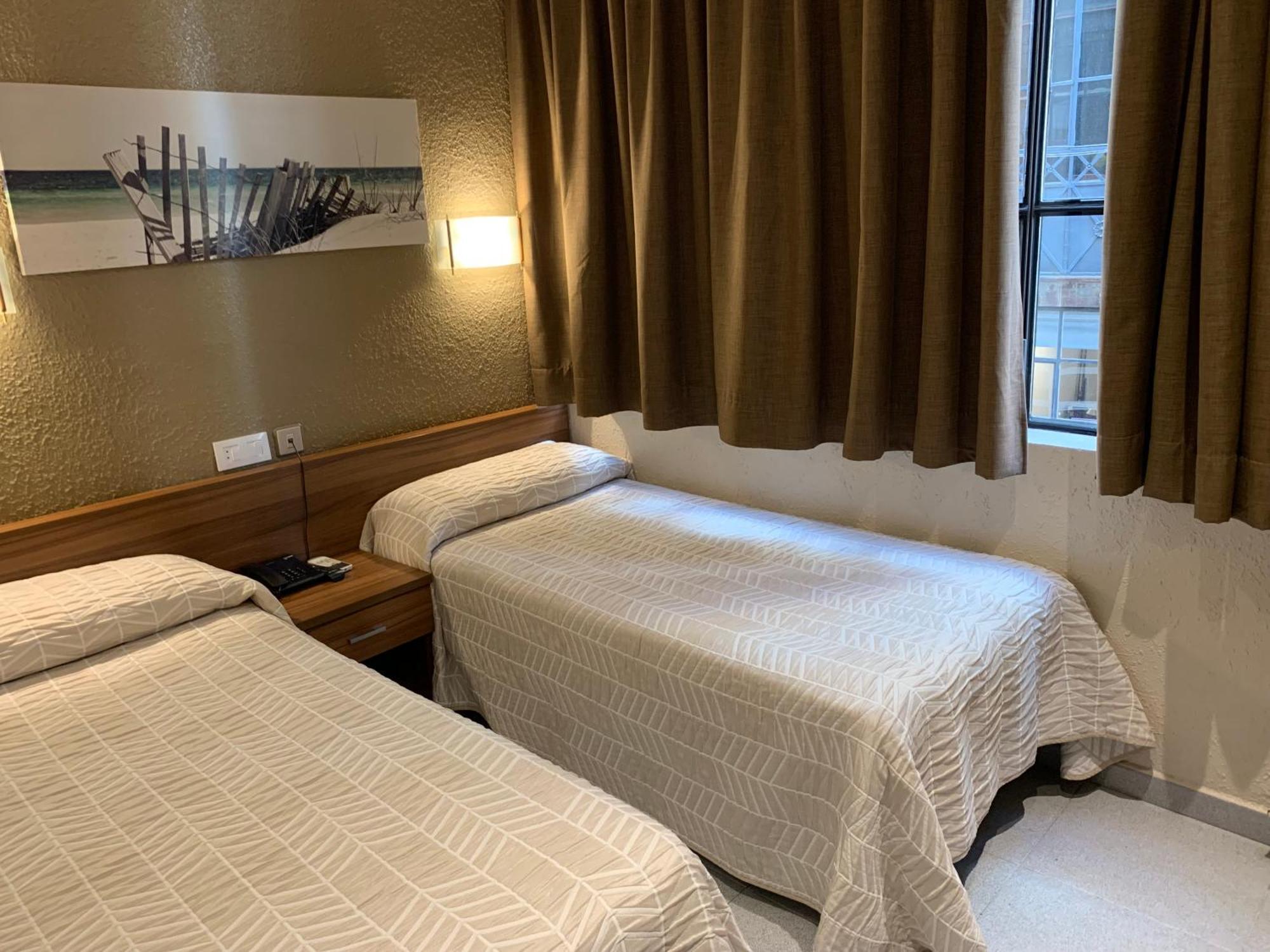 Hotel Hostal Iznajar Barcelona