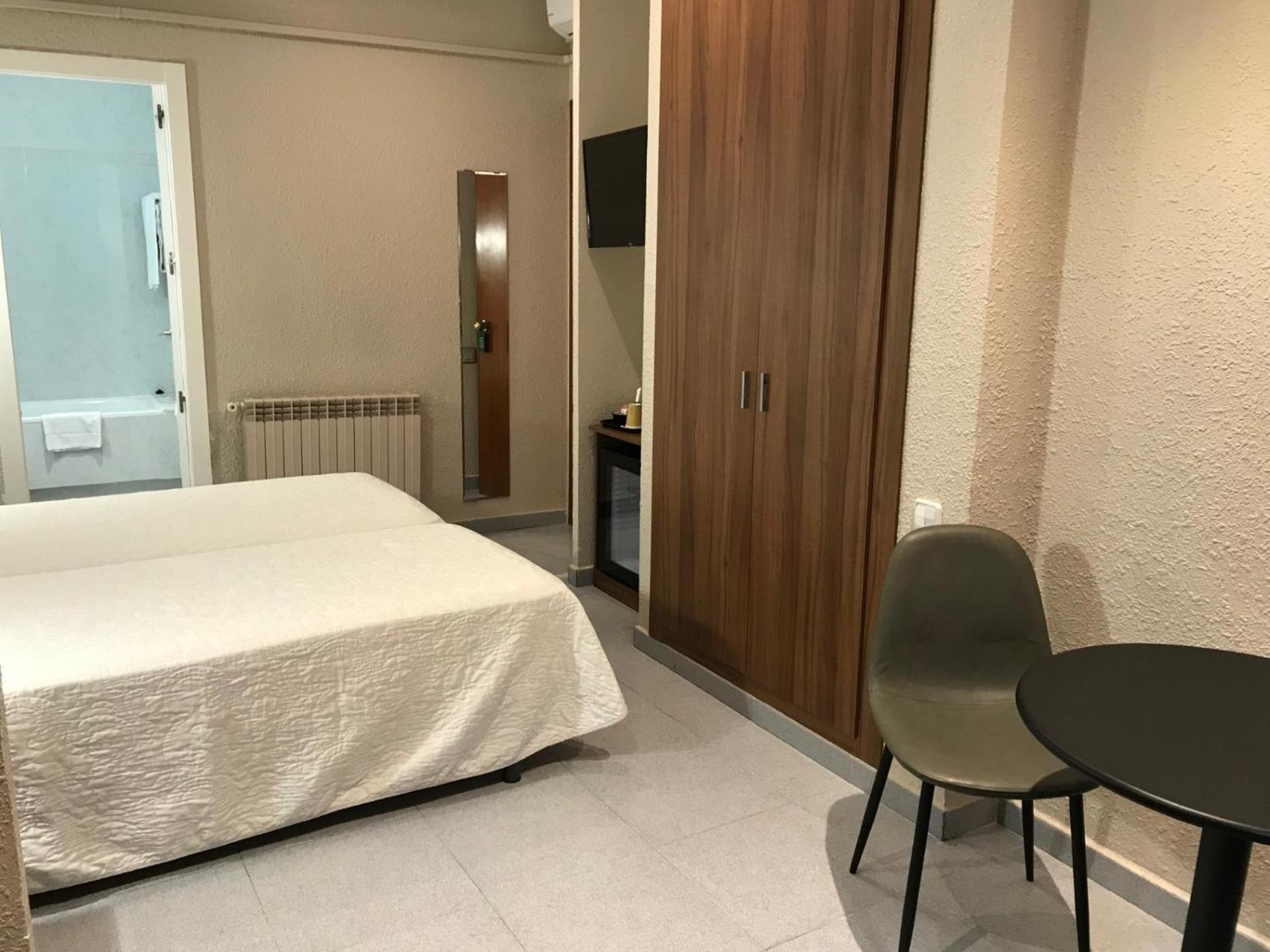 Hotel Hostal Iznajar Barcelona 2*