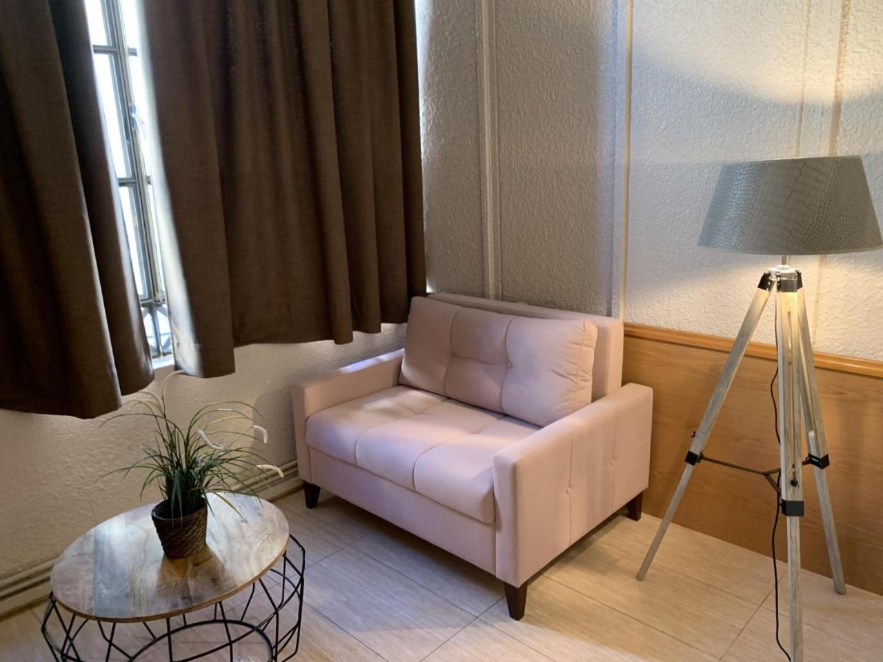 Hostal Iznajar Barcelona Hotel