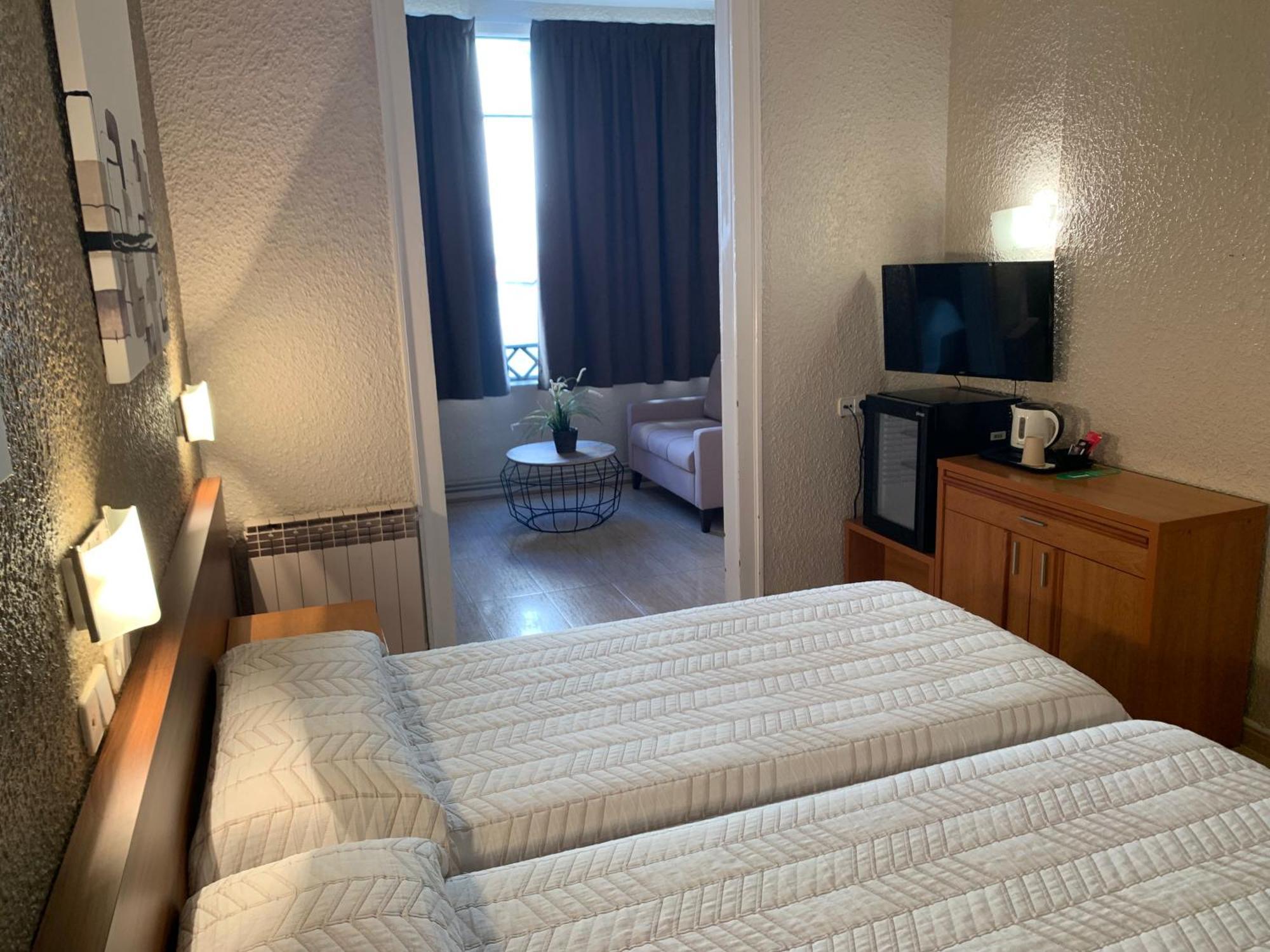 Hotel Hostal Iznajar Barcelona 2*