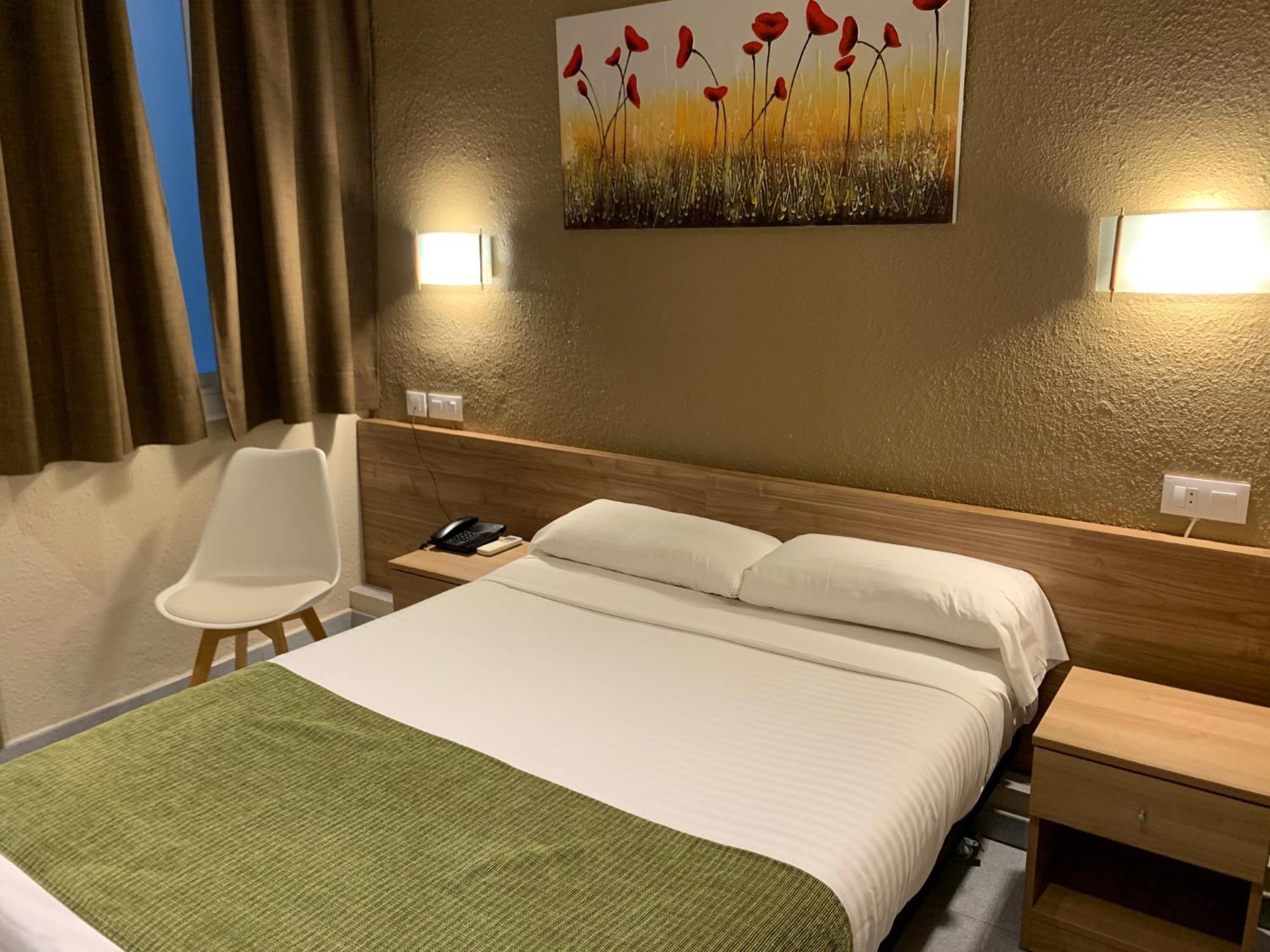 Hotel Hostal Iznajar Barcelona 2*