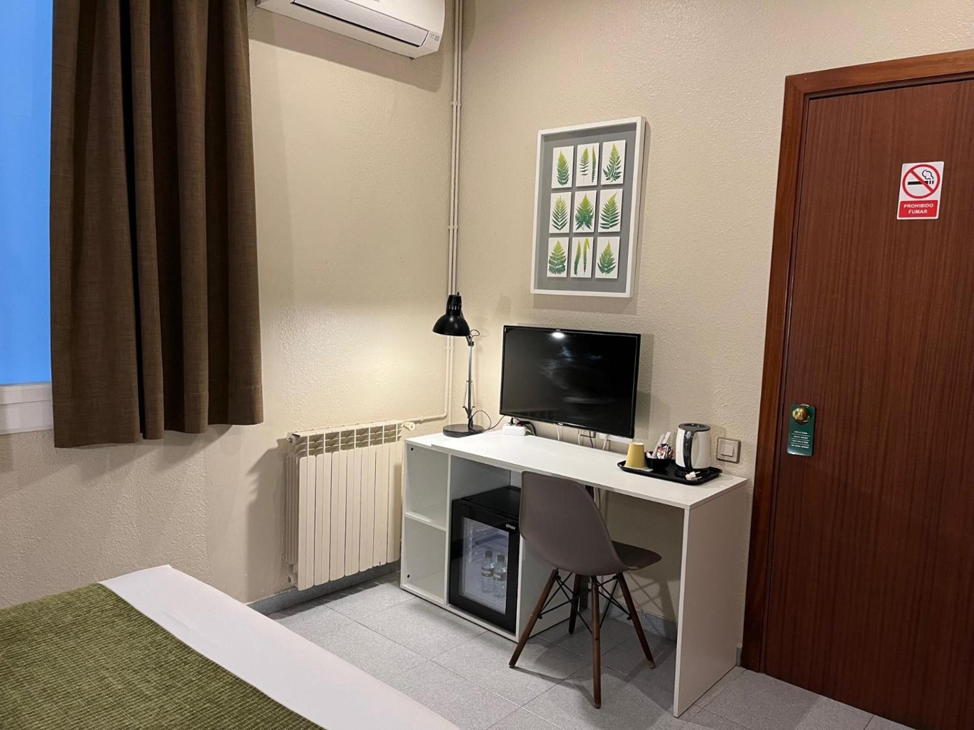 Hostal Iznajar Barcelona Hotel
