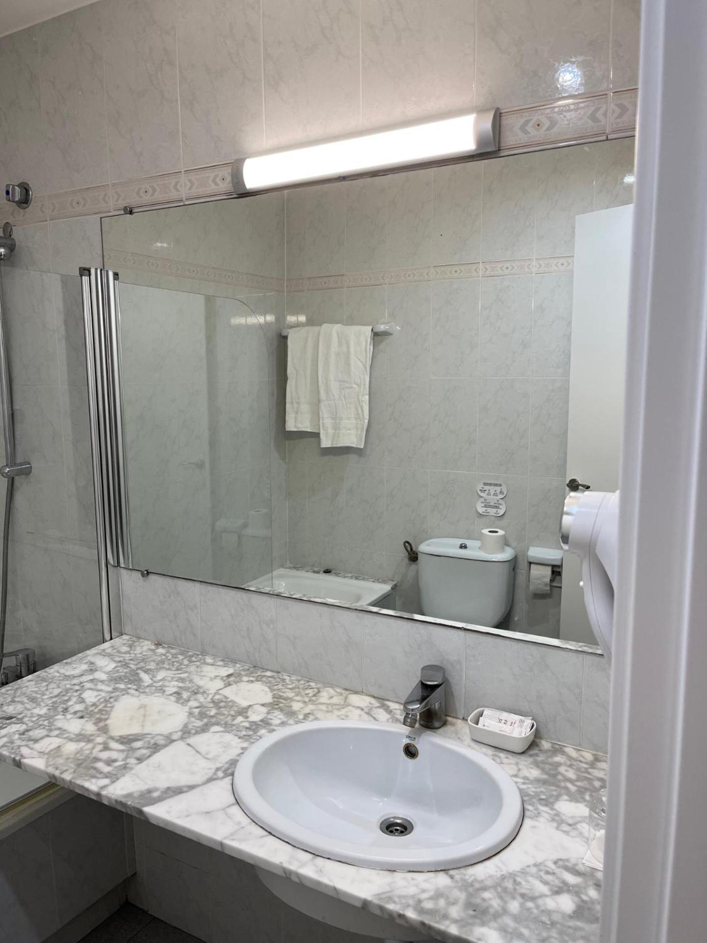 Hostal Iznajar Barcelona Hotel 2*