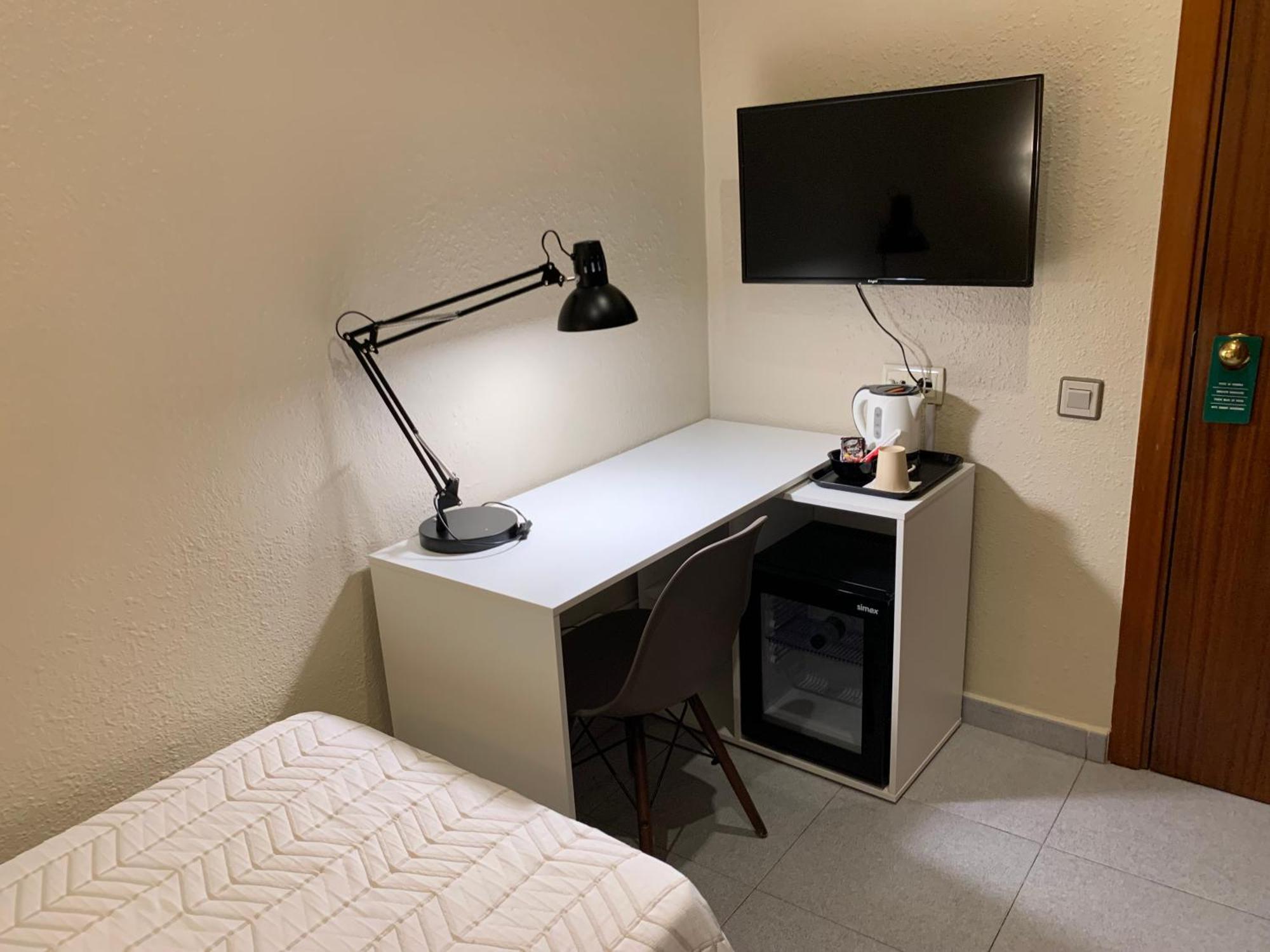 Hotel Hostal Iznajar Barcelona 2*