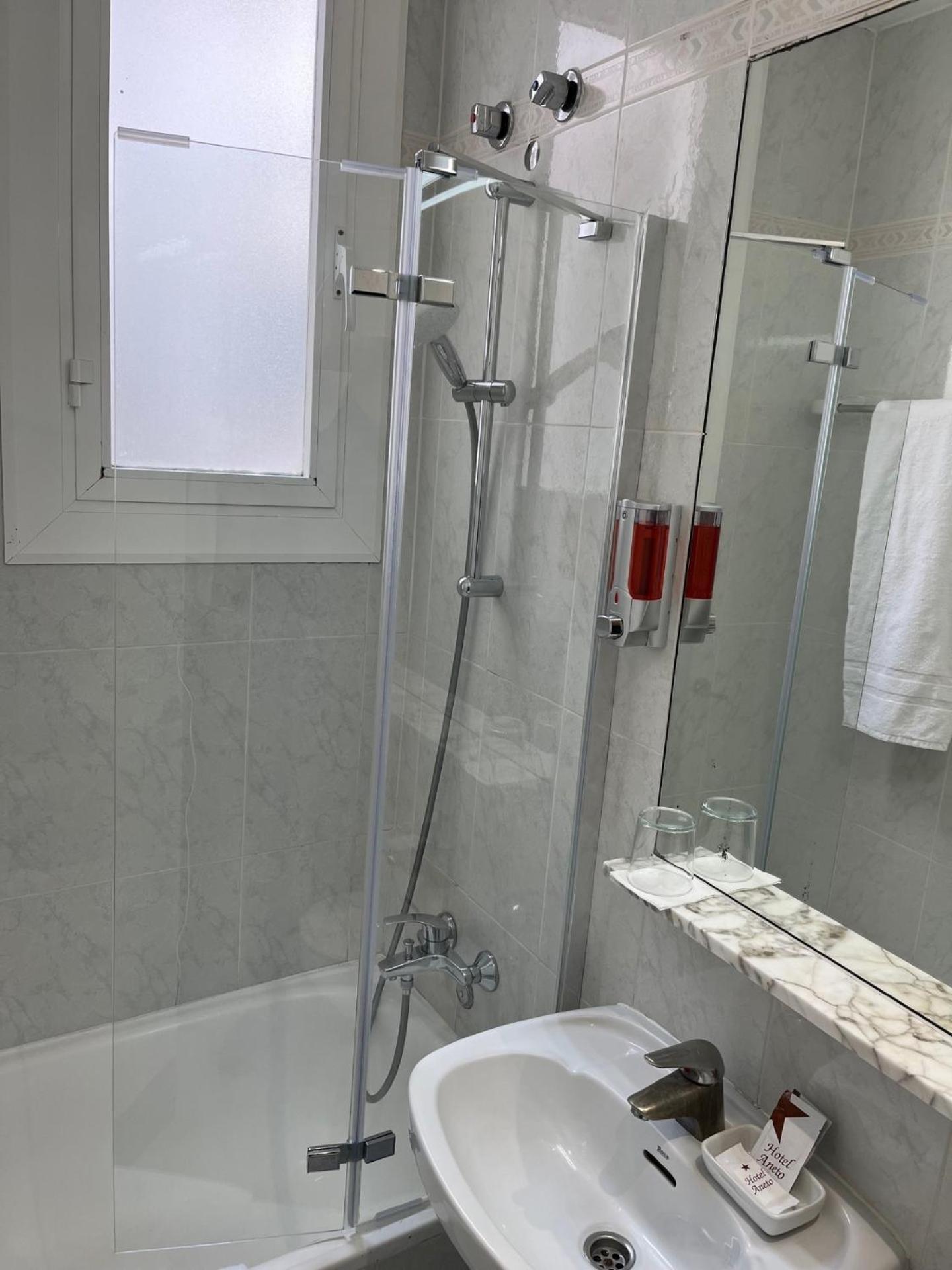 Hostal Iznajar Barcelona 2*